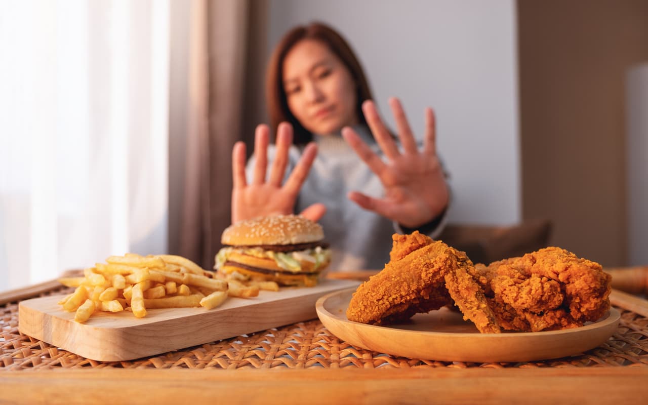 ¿Quieres mantener la línea? Evita estos alimentos en la cena