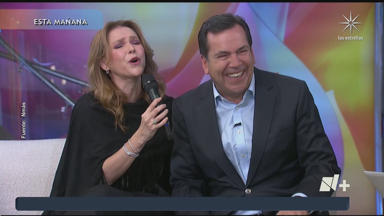 Kika Edgar le cantó a Lalo Salazar en pleno programa