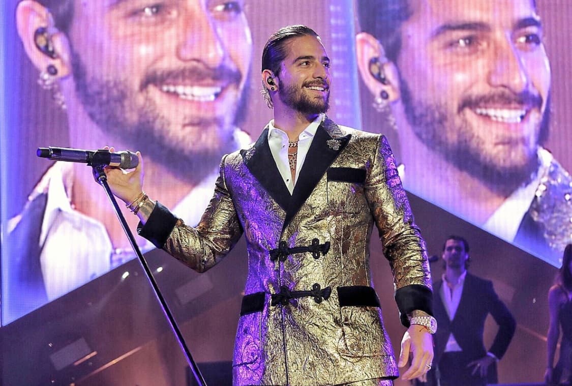 Maluma responde críticas con video donde aparece rodeado de bellezas semidesnudas