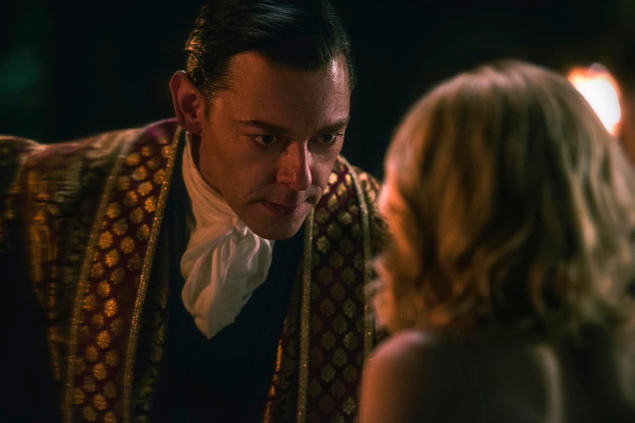 El “Padre Blackwood” (Richard Coyle) es el sumo sacerdote de la Iglesia de la Noche y decano de la Academia de las Artes Ocultas. Despiadado y ambicioso, “Blackwood” esconde unos planes terroríficos y oscuros que lo pondrán en conflicto directo con "Sabrina" y con otros miembros del aquelarre.