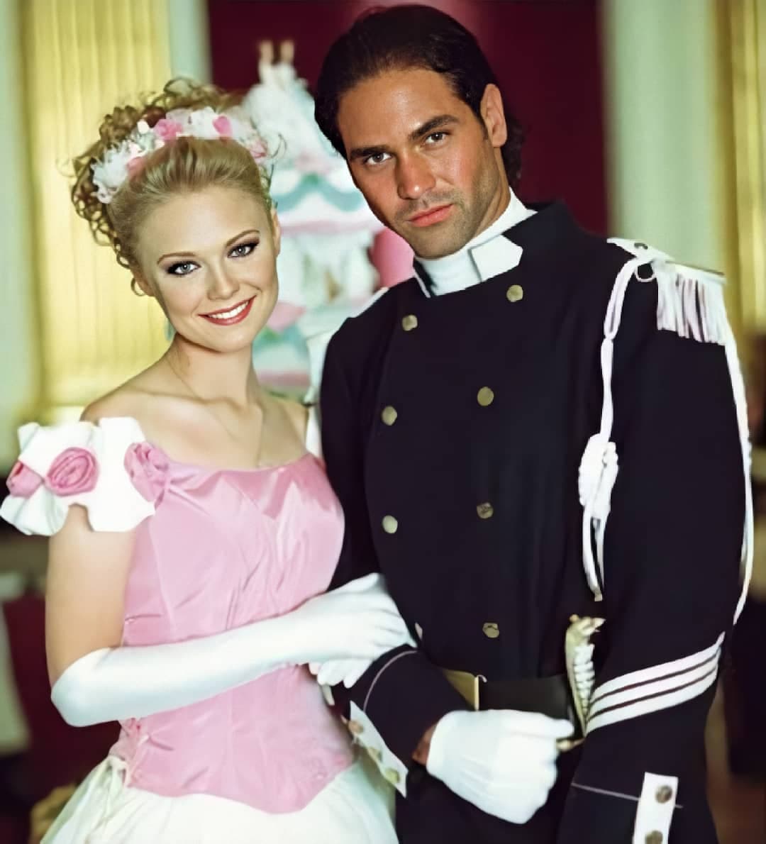 En la exitosa telenovela, Valentino Lanús dio vida a ‘Imanol Jáuregui Tasso’, personaje al que le siguieron papeles como ‘Martín Alvarado’, en ‘Alborada’; ‘Patricio Molina’, en ‘Las tontas no van al cielo’; y ‘Luis del Olmo, en ‘Amor bravío’, por mencionar algunas.