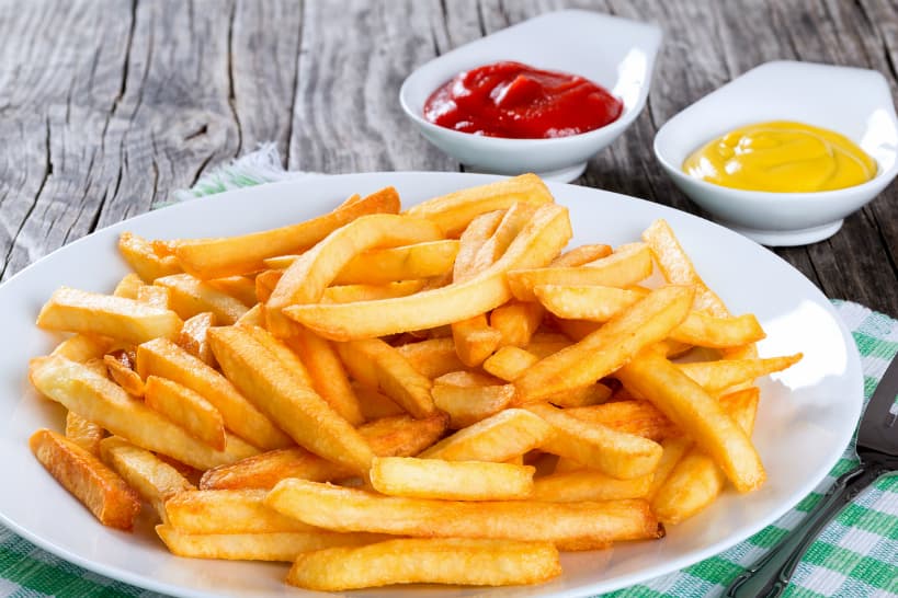 Alimentos fritos. Cualquier tipo de grasa impulsa los niveles de estrógeno, lo que provoca fuertes cólicos.