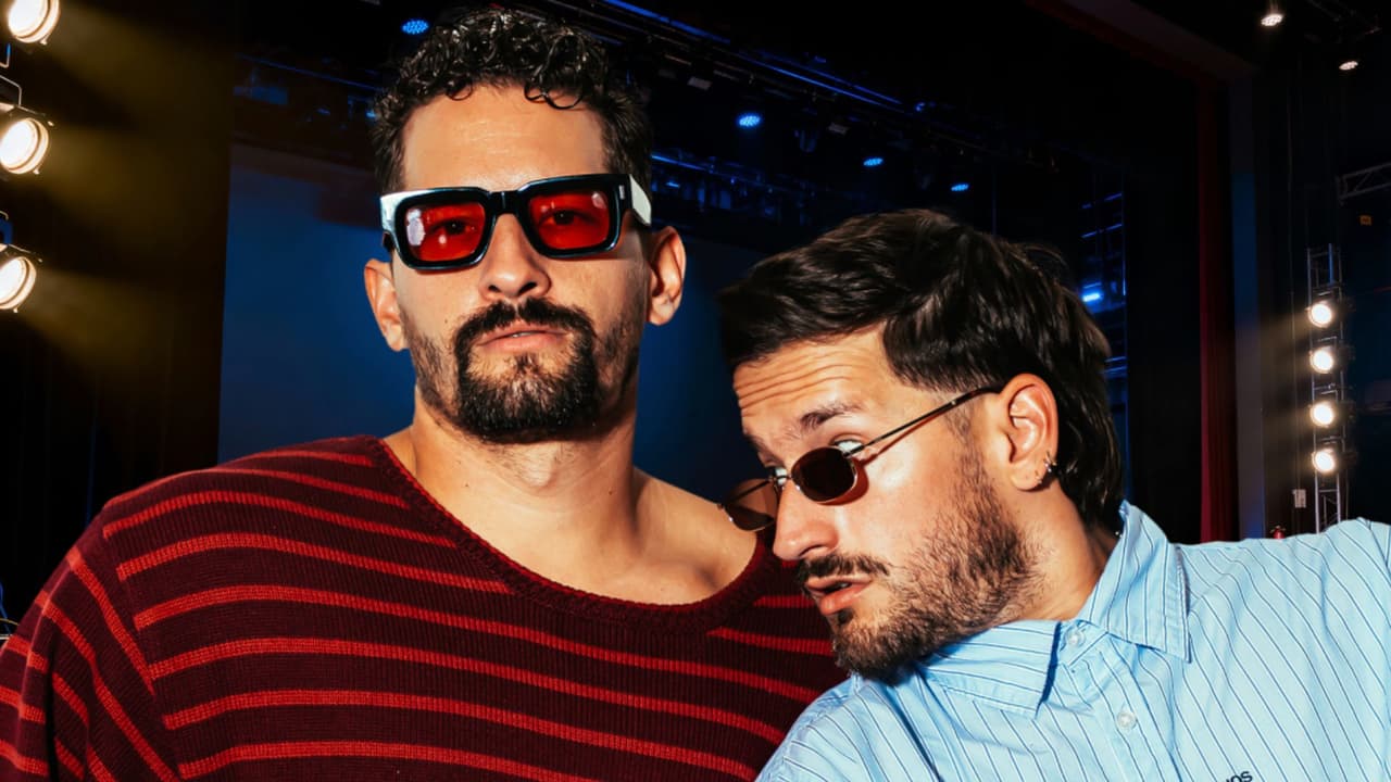 Mau y Ricky hacen el Tag del Hermano con Marko en el backstage de Premio Lo Nuestro