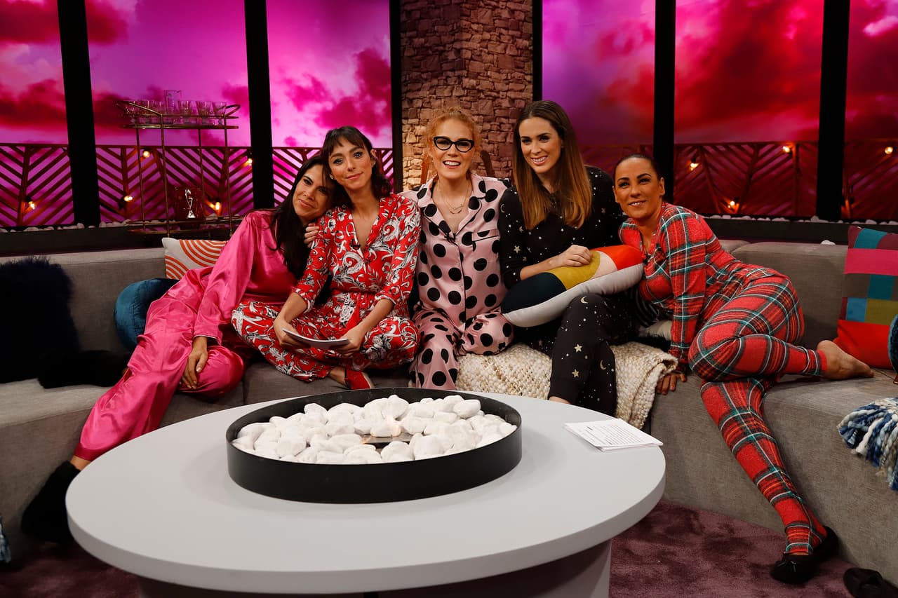 Así fue el regreso de Jacky Bracamontes a Netas Divinas tras su cirugía estética