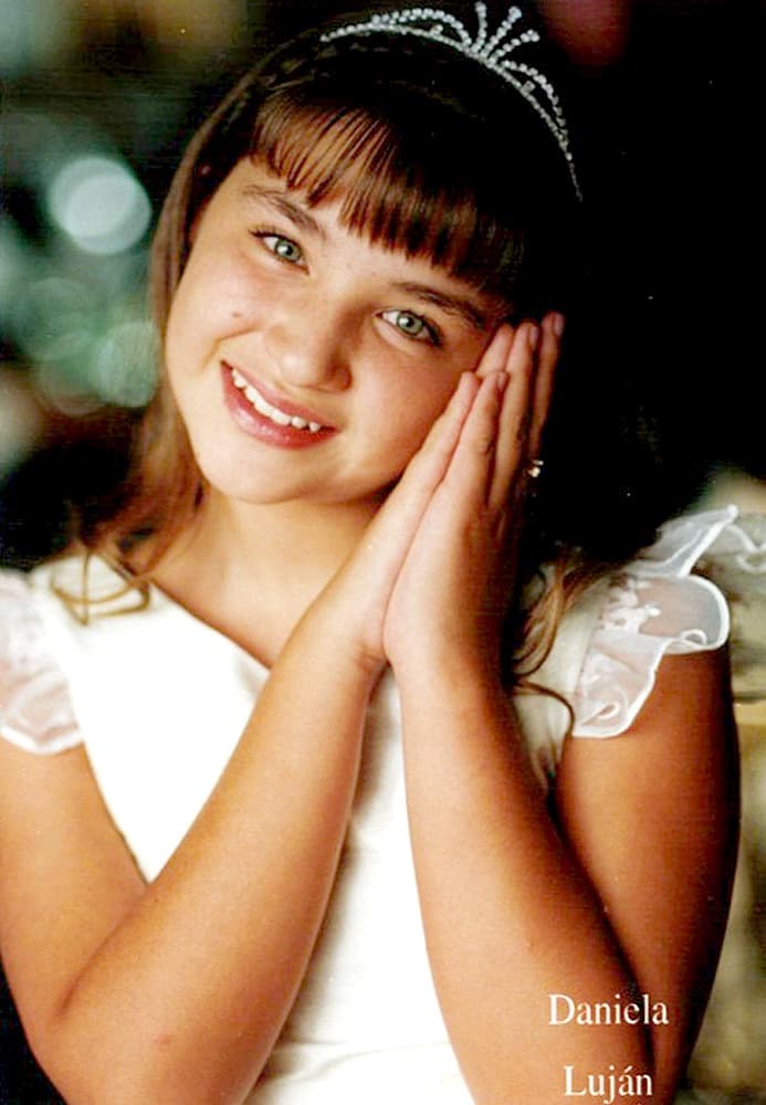 Daniela Luján obtuvo su primer protagónico en la telenovela ‘Luz Clarita’ en 1996 a la edad de ocho años. La actriz aseguró en una entrevista para ‘La Oreja’ que fue uno de los momentos más trascendentales de su carrera.
