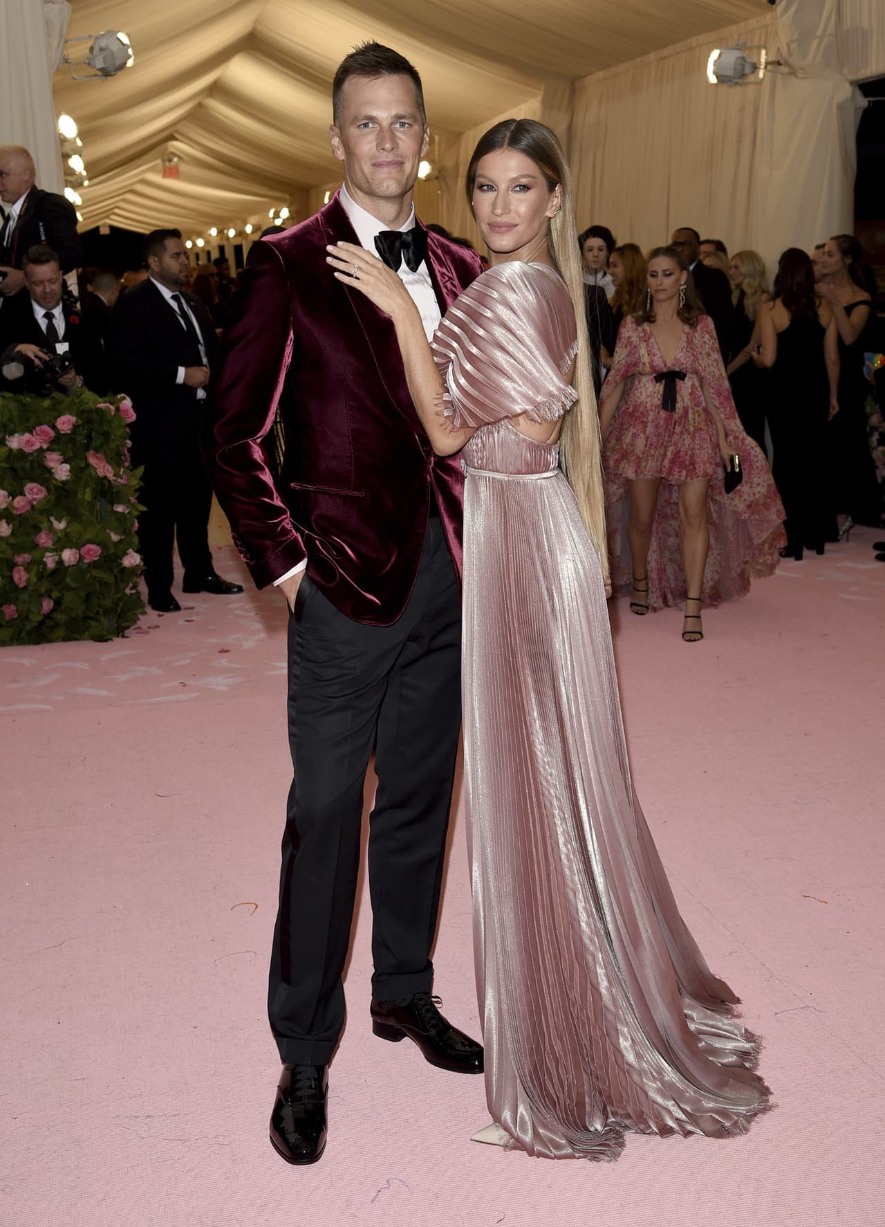 Tom Brady y Gisele Bündchen están casados desde 2009, cuya ceremonia fue íntima y familiar al contar con solo 40 invitados. Con el paso del tiempo, el deportista y la modelo formaron una familia con la llegada de sus dos hijos, Vivian Lake y Benjamin Rein.