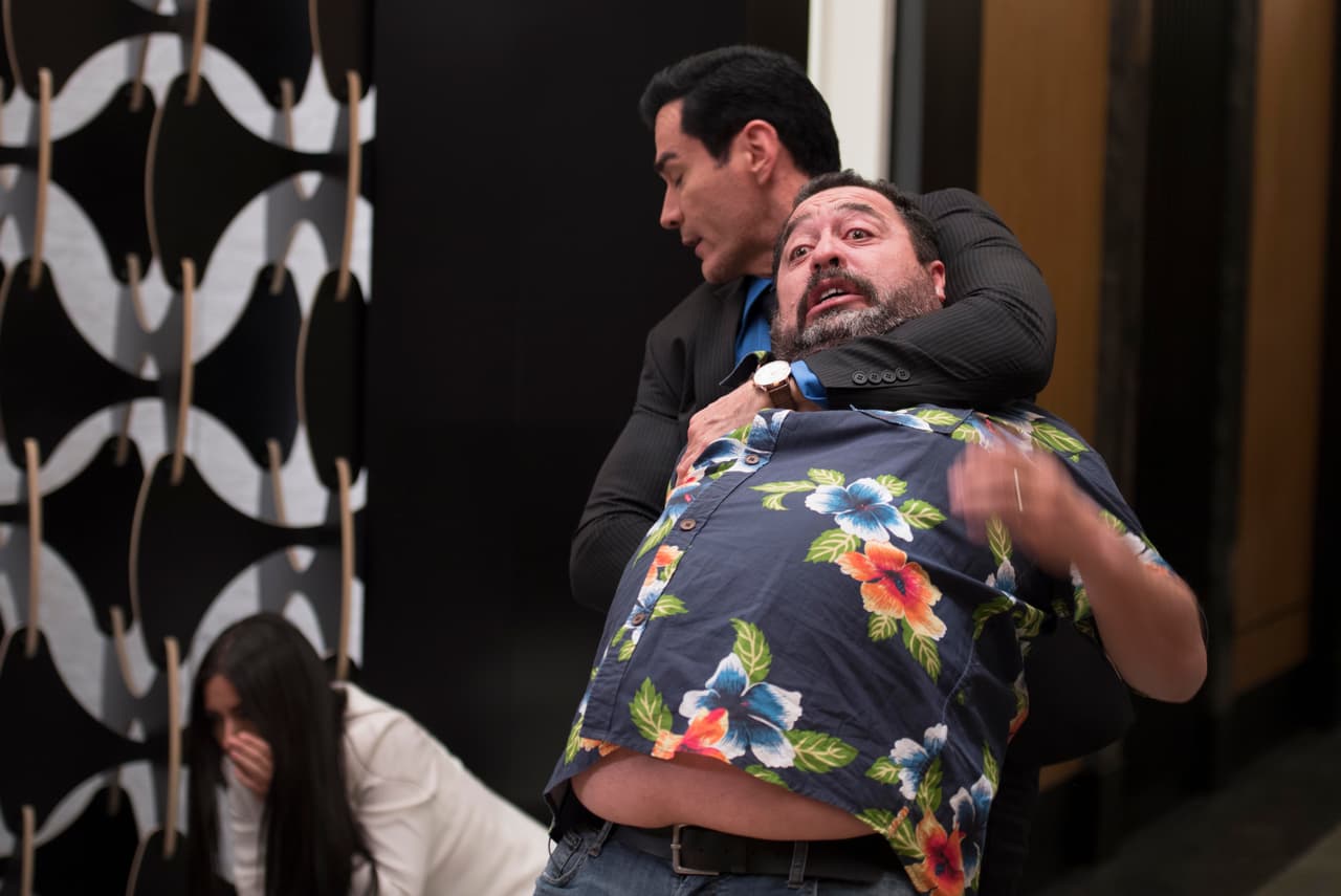 Alejandra resulta herida al tratar de evitar que Tomás golpeara a su esposa.