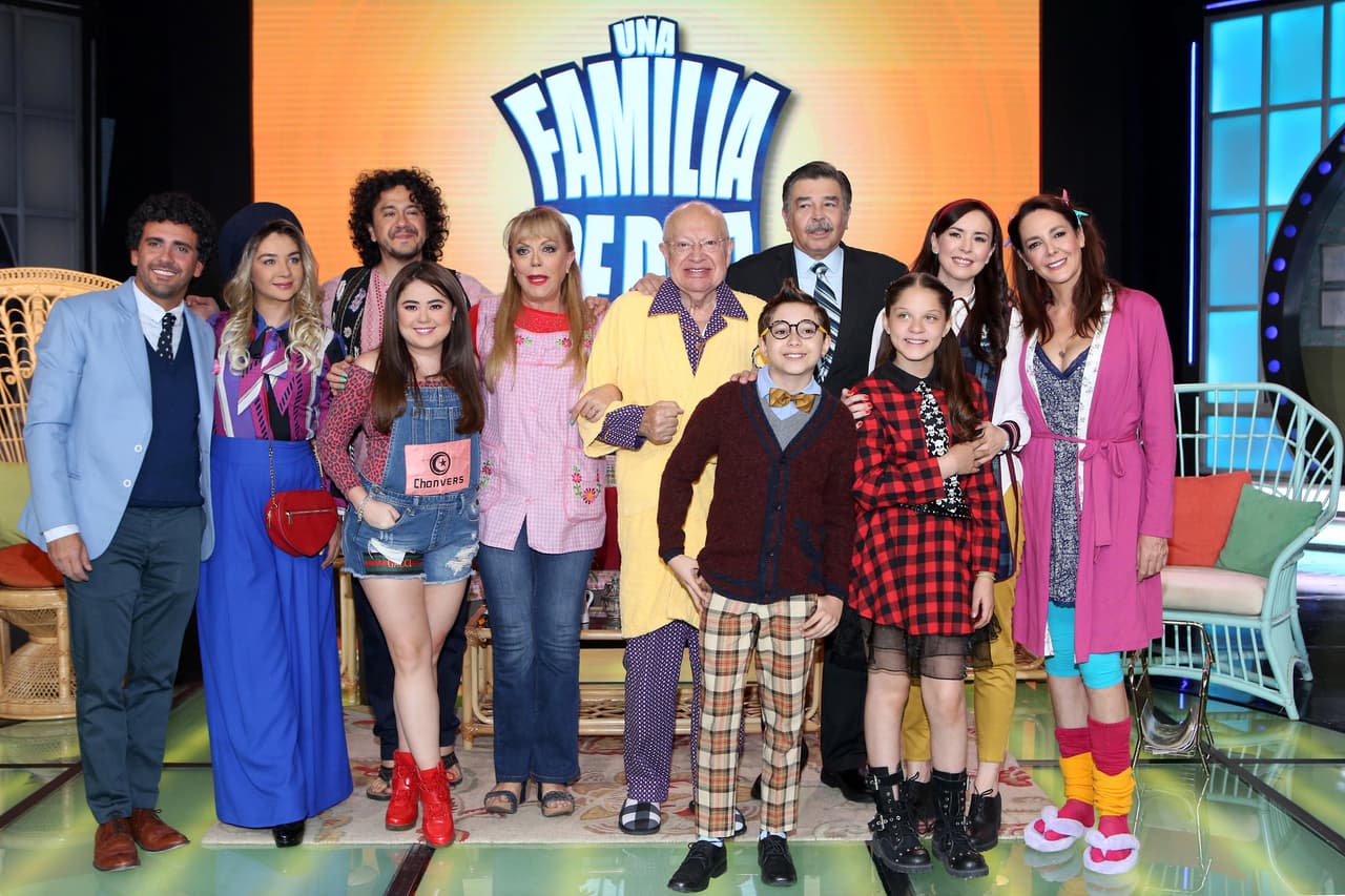 En 'Una Familia de Diez', 'Martina' y de 'Plutarco' son dos de los personajes más queridos y divertidos de este programa de comedia, pues son hijos de 'Plácido López'.