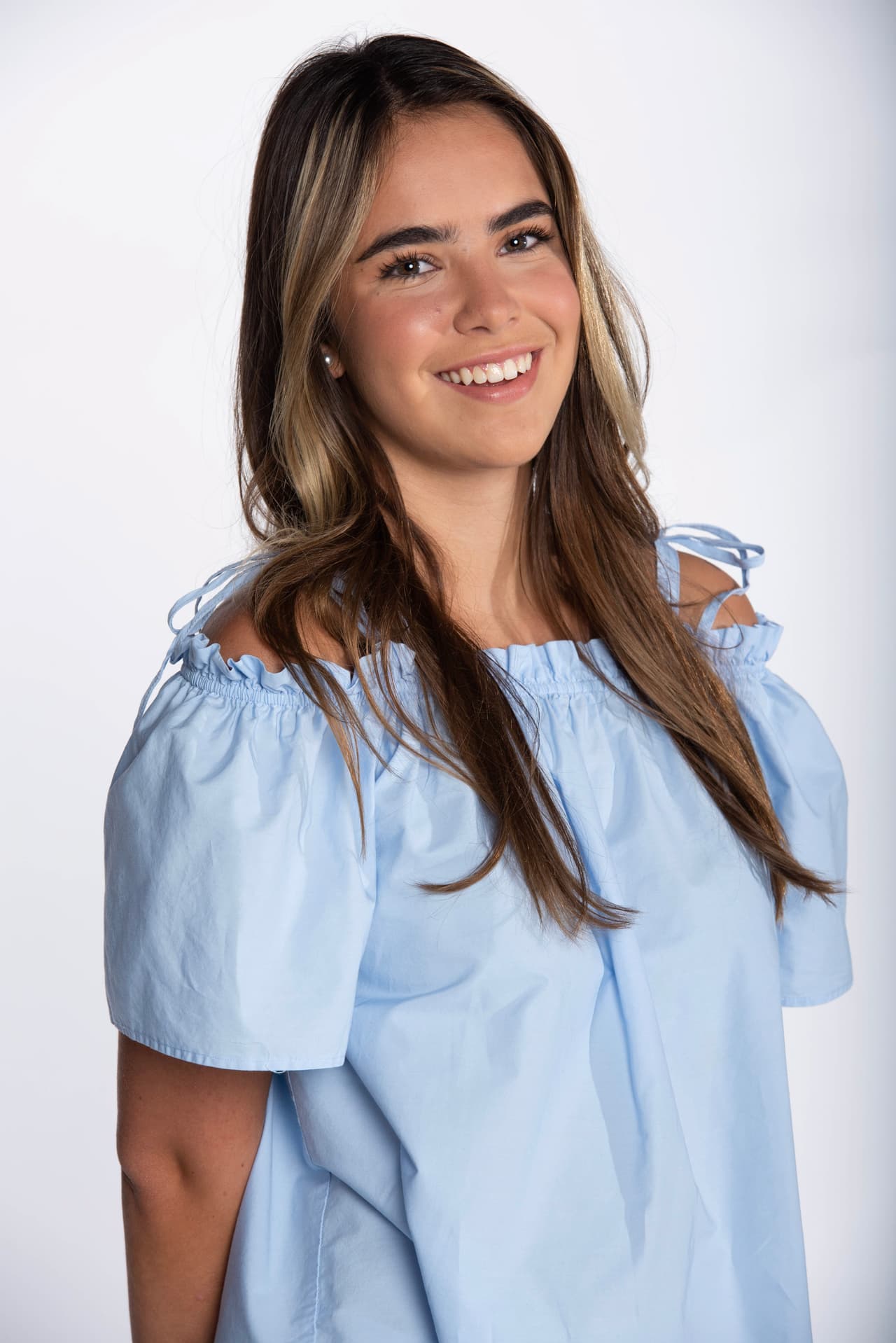 Si eres fan de "Los ricos también lloran" y Estefi Merelles te ha conquistado con su interpretación de 'Roberta' en la telenovela, conoce un poco más de la actriz, quien responde en exclusiva el cuestionario de Las Estrellas.