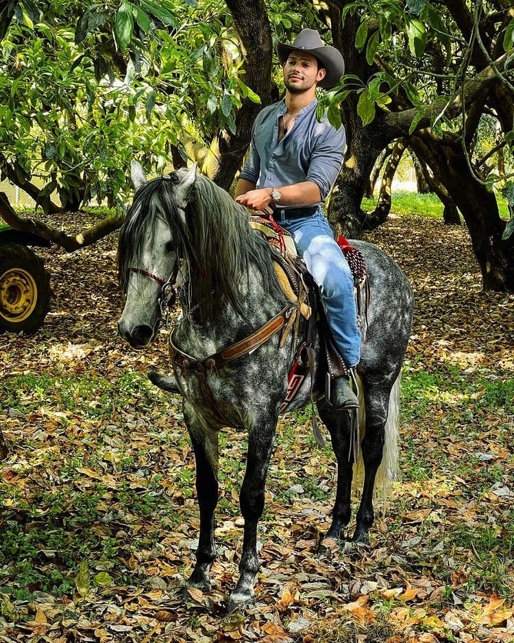 Emmanuel Palomares sufrió fuerte caída de caballo en La Herencia