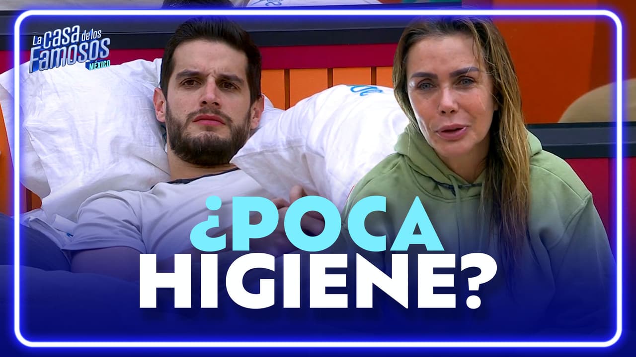 Adrián le pregunta a Sabine si alguna vez le tocó un actor con mal aliento