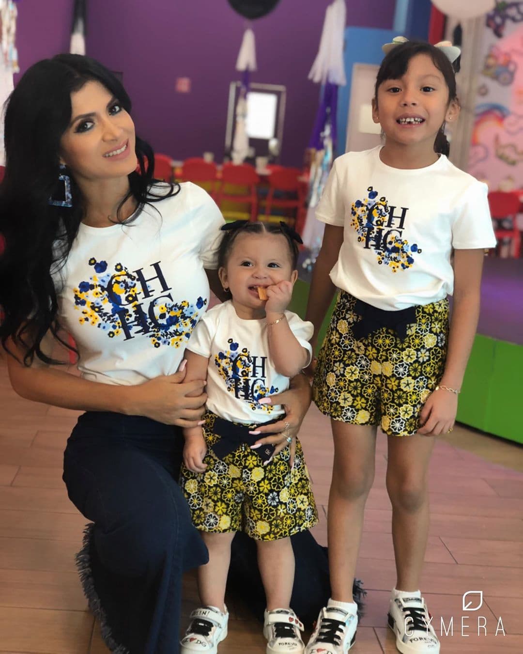En julio de 2018, Kimberly Flores y Edwin Luna se convirtieron en padres de Gianna, quien tiene su propia cuenta de Instagram.