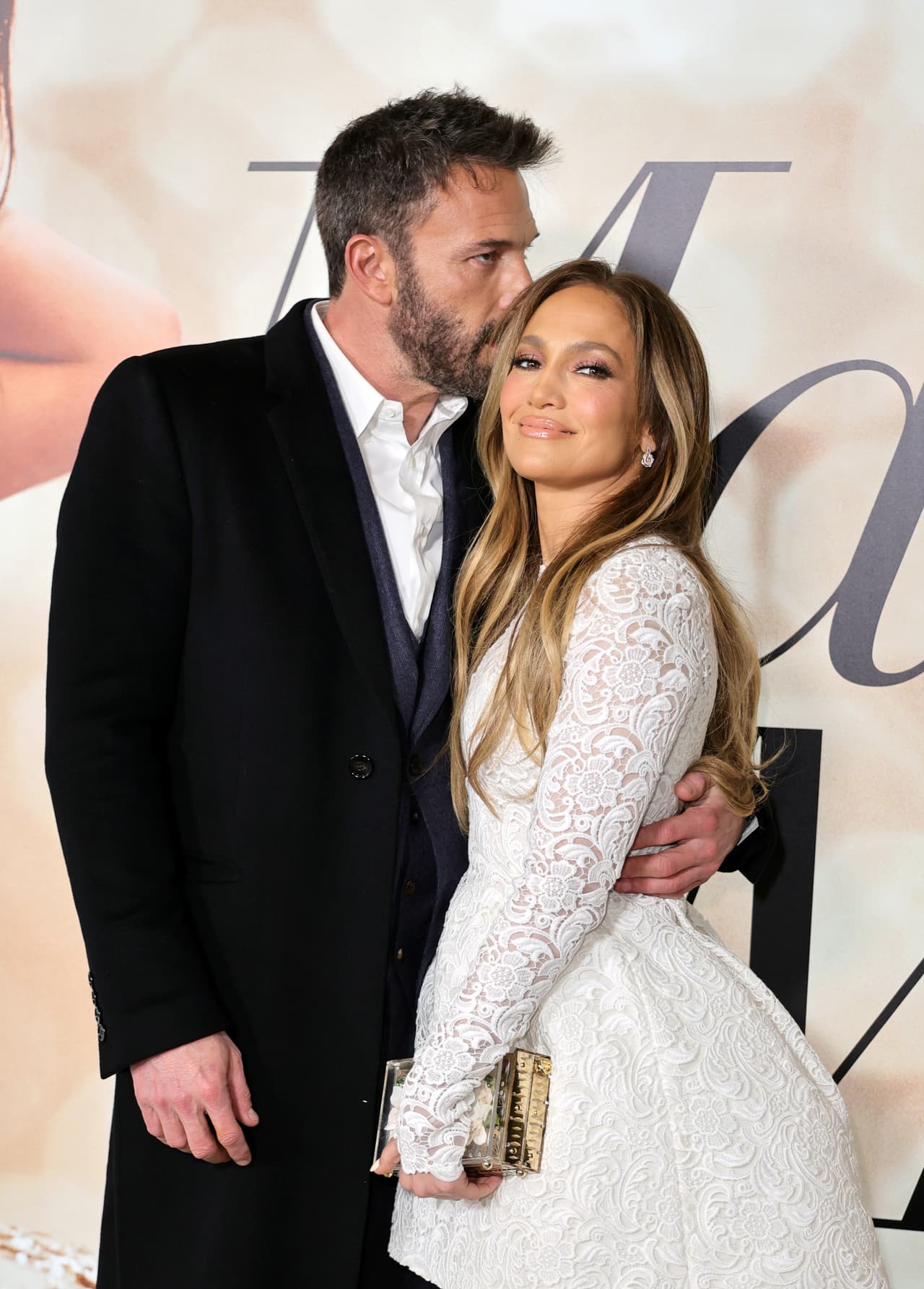Jennifer Lopez, entre lágrimas, anuncia compromiso con Ben Affleck