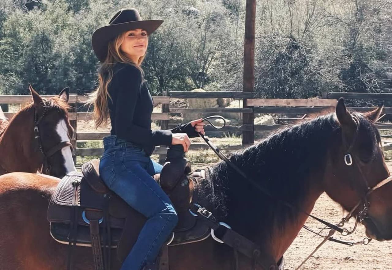 Sofía Castro da una probadita del look que tendrá su personaje de 'Clara' en Tierra de Amor y Coraje