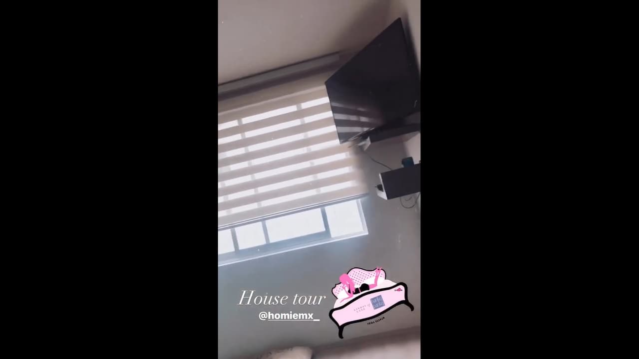 “Le da mucha luz y eso me encanta, un clóset que es bastante amplio”, dijo Mariana Botas mientras hizo un pequeño tour por la habitación.