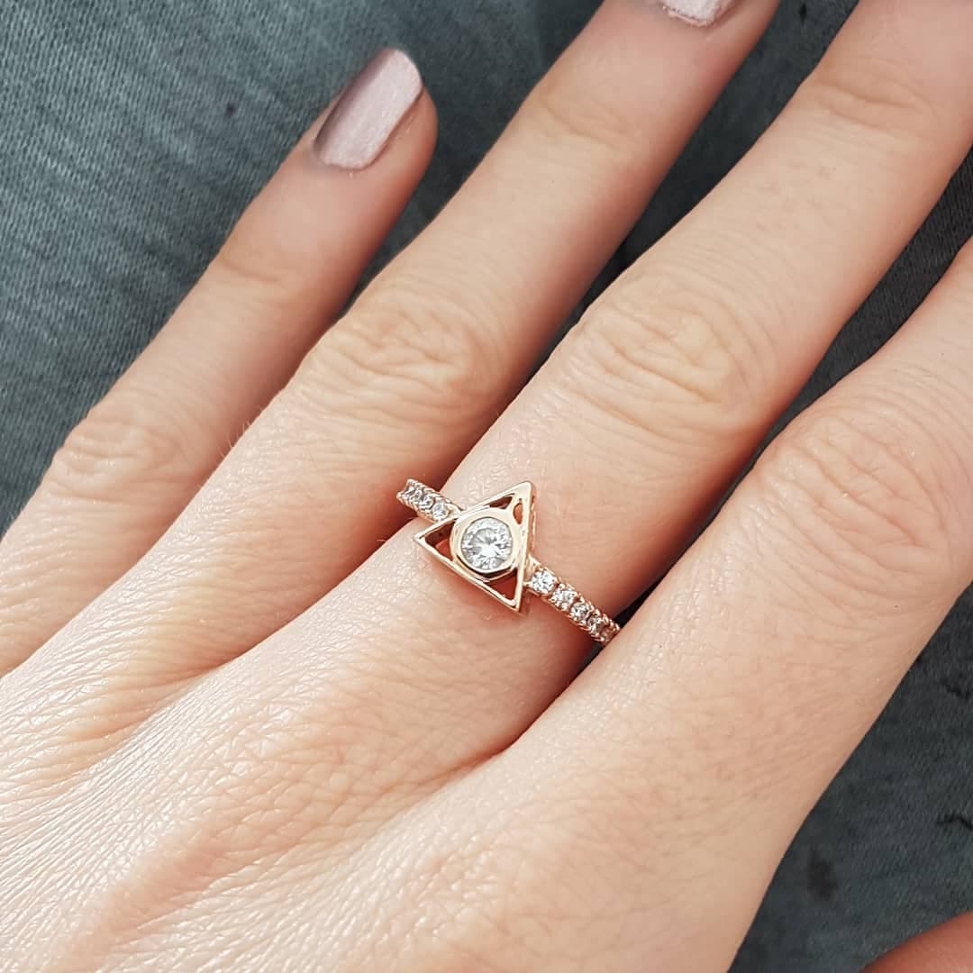 Lanzan anillos de compromiso inspirados en 'Harry Potter'
