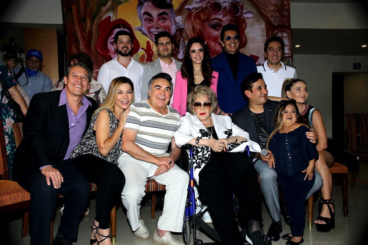 Silvia Pinal regresa a los escenarios y preocupa su salud