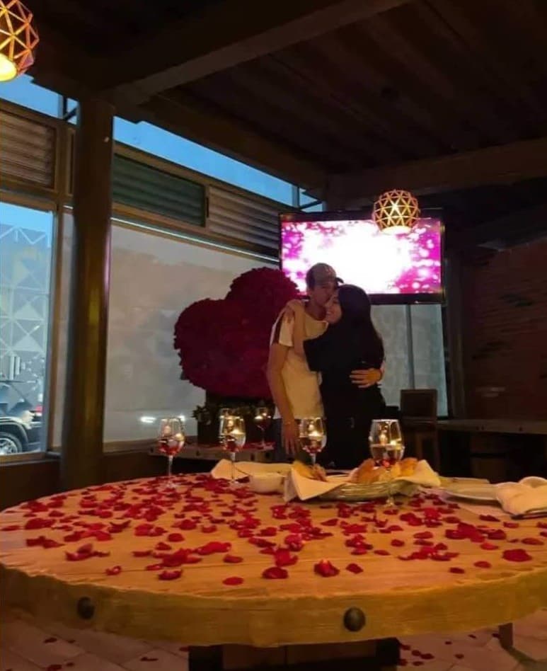 Mira lo enamorada que luce Vicky, hija de Victoria Ruffo, junto a su novio