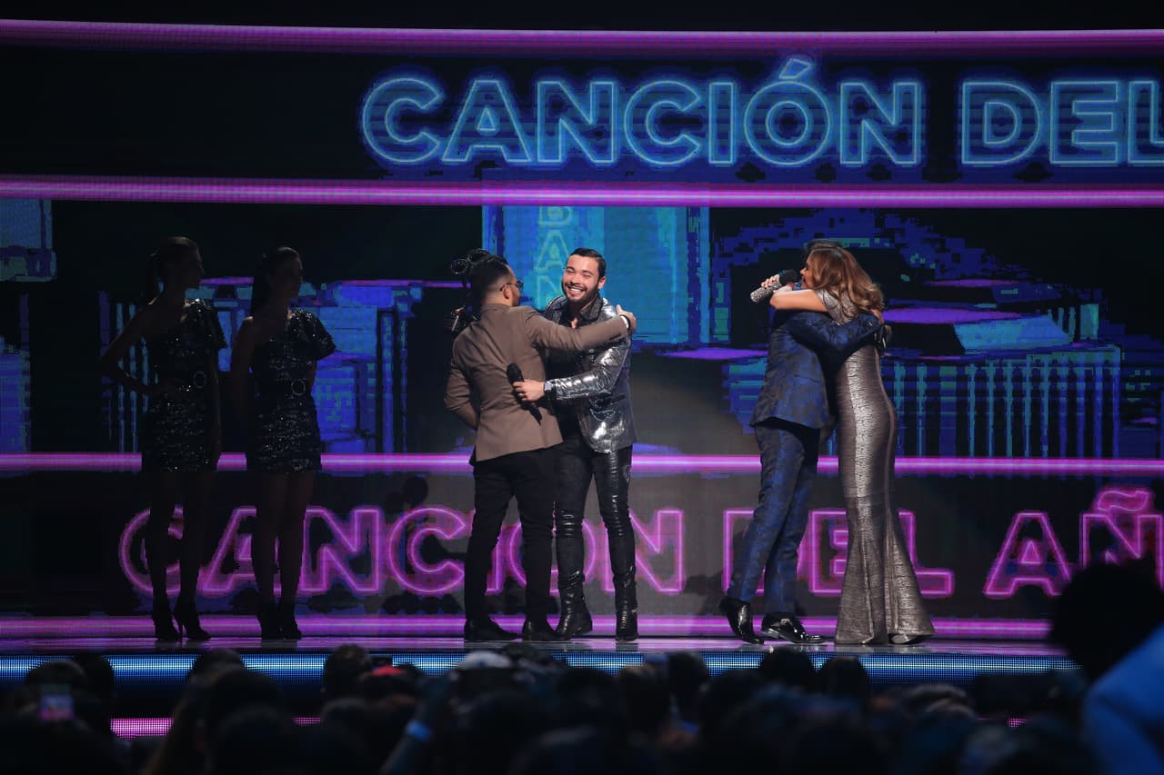Los Sebastianes ganaron Mejor Canción del Año por "A través del vaso".