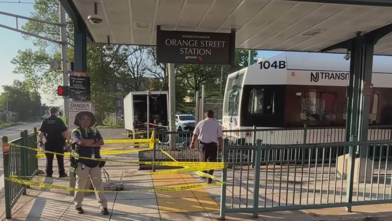 Hombre ataca con cuchillo a tres pasajeros en tren ligero de NJ Transit en Newark durante la madrugada