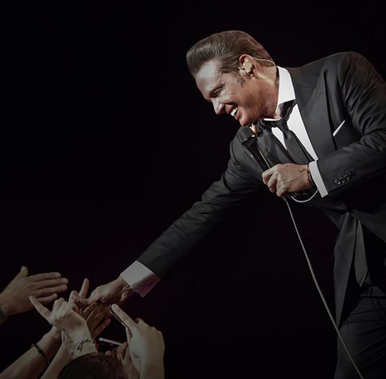 Si de cantantes hablamos, Luismi se roba toda la atención, es por mucho uno de los más grandes intérpretes de Latinoamérica