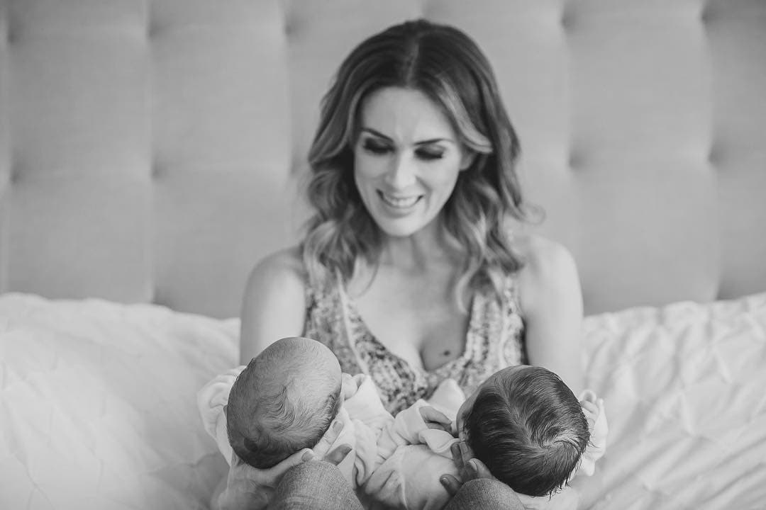 Además, también aprovecharon la oportunidad para hacerle saber que Emilia y Paula heredaron su belleza y un gran parecido a sus dos primeras hijas, Jacky y Carolina.