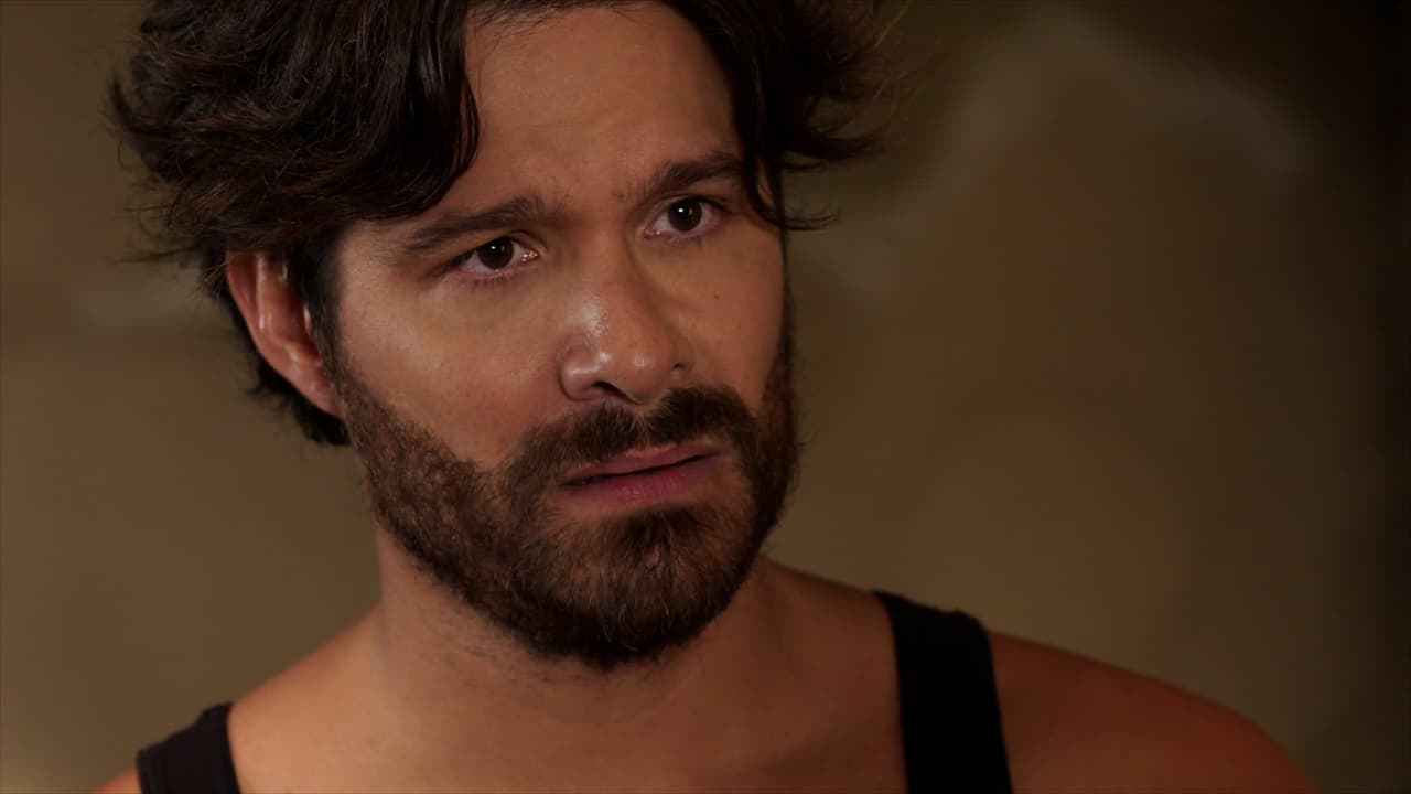 Genaro le ruega amor a Doménica