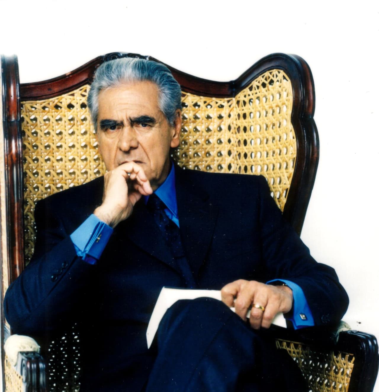 Eric del Castillo - Las cejas del actor también figuran como una de sus cualidades físicas más emblemáticas, pues han sido cruciales para darle vida a un sinfín de personajes cuyo carácter se imponía, en gran parte, a este par de cejas voluminosas.