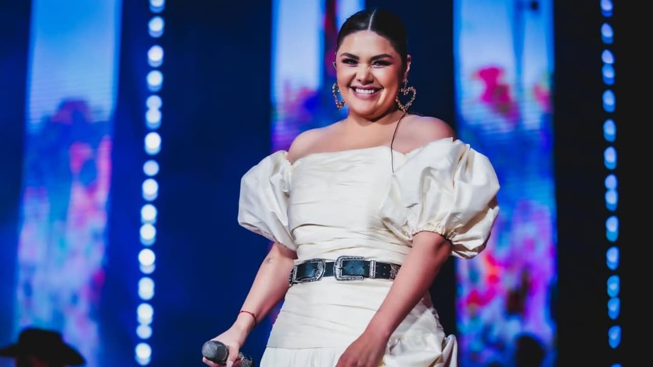Yuridia enternece las redes con fotos inéditas de su bebé recién nacido