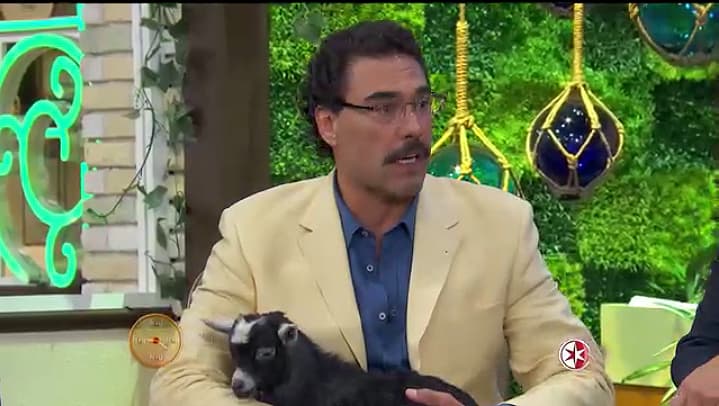 ¡Eduardo Yáñez llega con todo y animales de Amores con trampa a HOY!