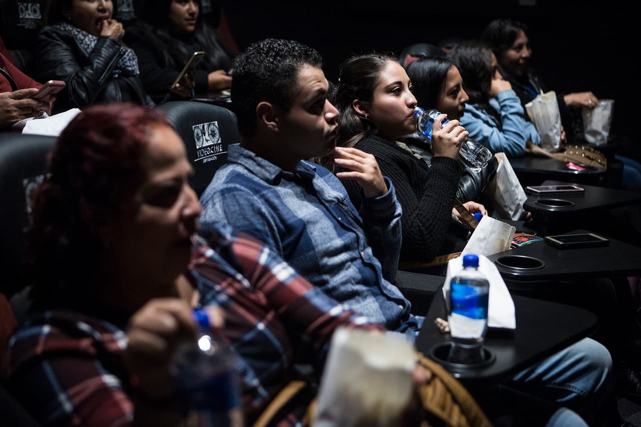 Los asistentes a la proyección estaban muy atentos a cada una de las escenas que se proyectaban.