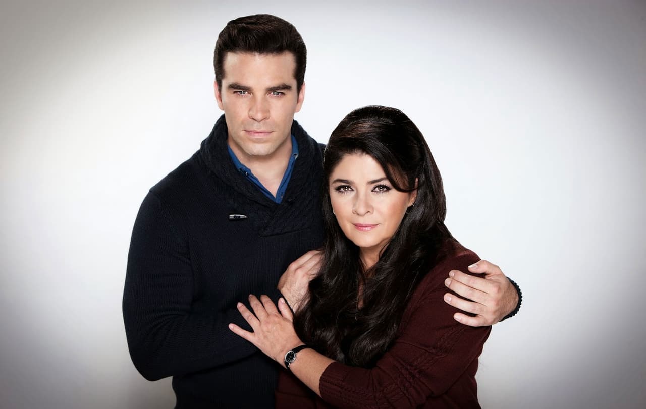 Gracias a ‘Corona de lágrimas’ ganó su segundo premio TVyNovelas en la categoría ‘Mejor actriz protagónica’ en 2013.