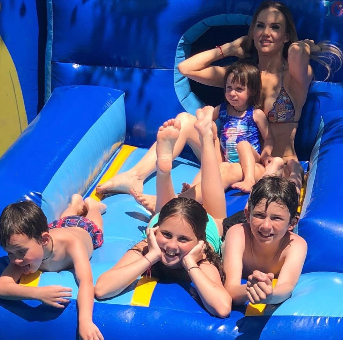 Es a través de su cuenta de Instagram que Vieth comparte imágenes en compañía de sus pequeños, con quienes disfruta divertidos momentos.