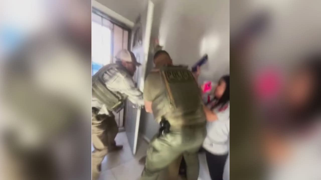 Familia denuncia que presuntos agentes federales entran sin orden de un juez a su casa