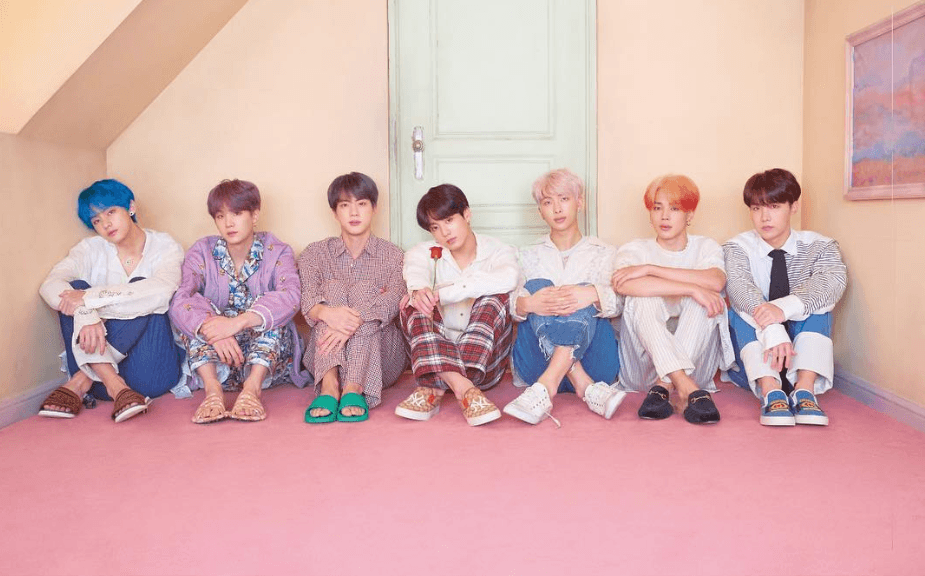 BTS canta ‘Feliz Navidad’ en español y sorprende a sus fans