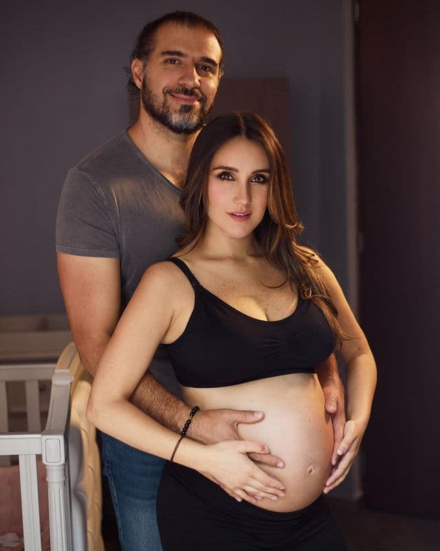 Esposo de Dulce María muestra parte del rostro de su hija y la exRBD dice: ‘Bebita hermosa’