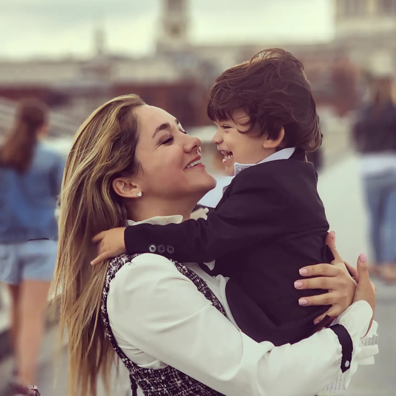 Sherlyn crea toda una fantasía navideña con André
