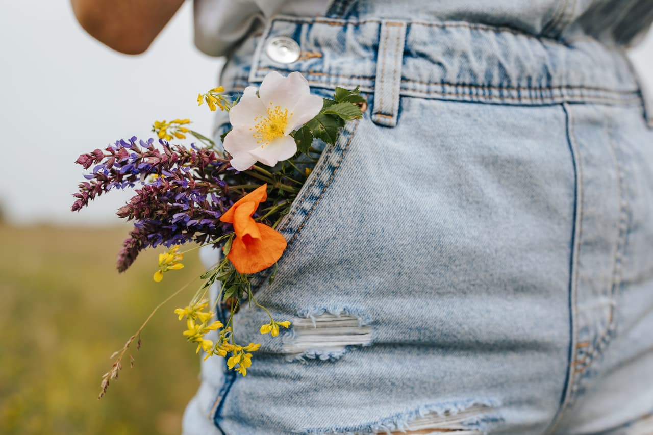 Outfits con mom jeans para lucir cómoda y hermosa en primavera