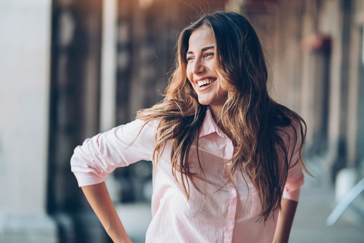 Géminis. Tu carisma es sin duda lo más bello de ti. A veces discreta, a veces excesiva eres una mujer especial ¡y atractiva!
