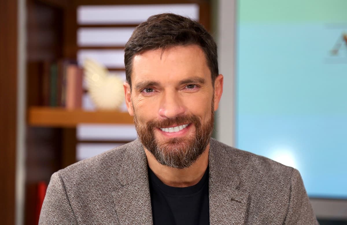 ¿Julián Gil volvería a ser papá? El actor responde