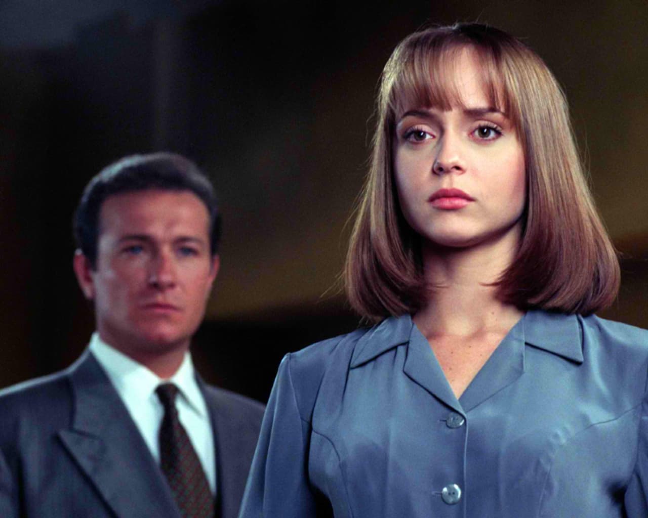 ‘La usurpadora’ se estrenó en 1998 y narró la historia de ‘Paulina’, una joven que se deja manipular por su hermana gemela, ‘Paula’, para que la reemplace y ella pueda estar con otro hombre.