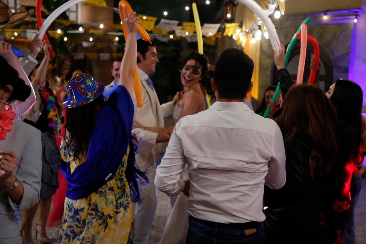 Los novios se divirtieron a lo grande entre música y mucha alegría.