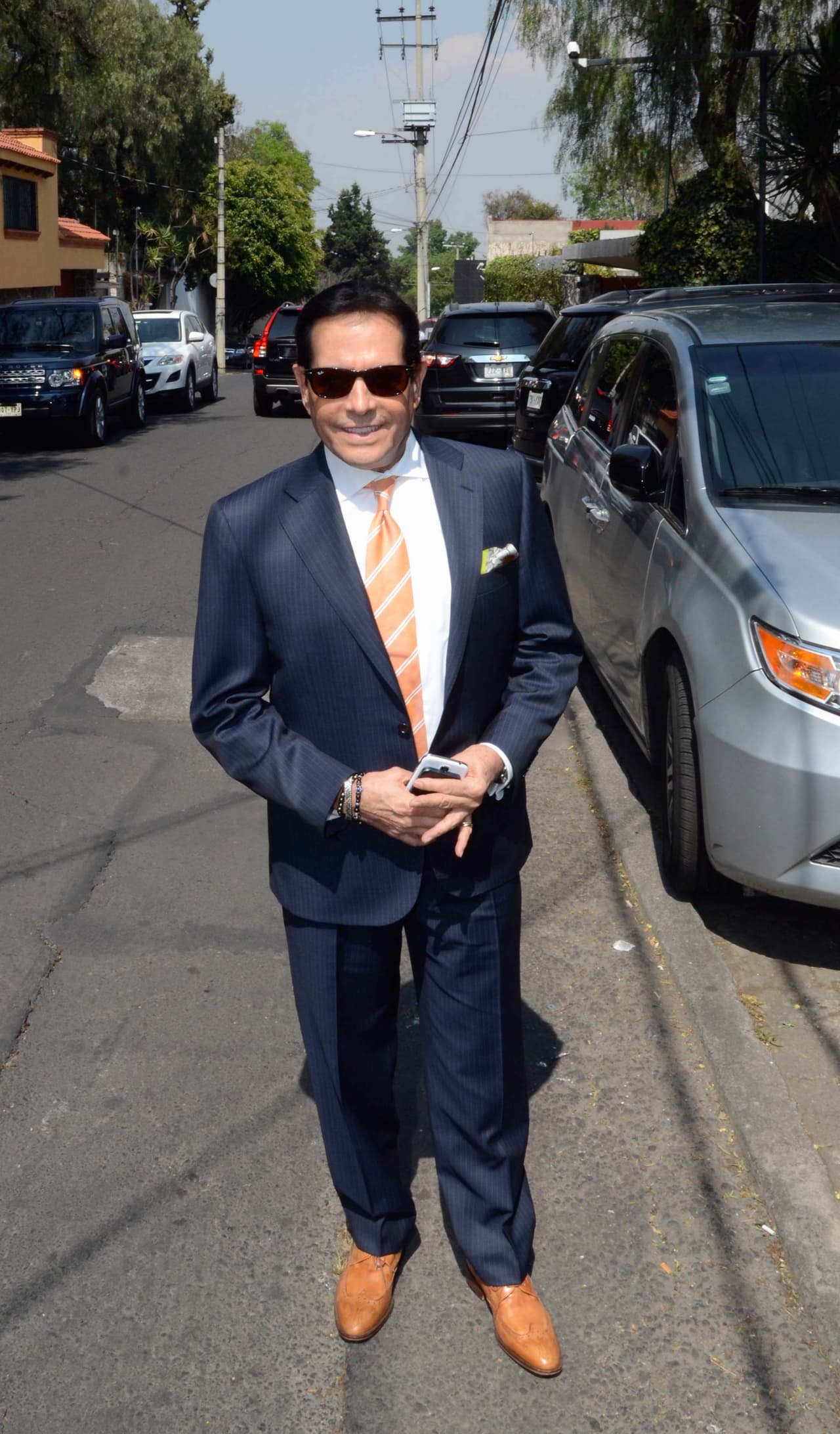 Familiares del periodista Juan José Origel sufren aparatoso accidente