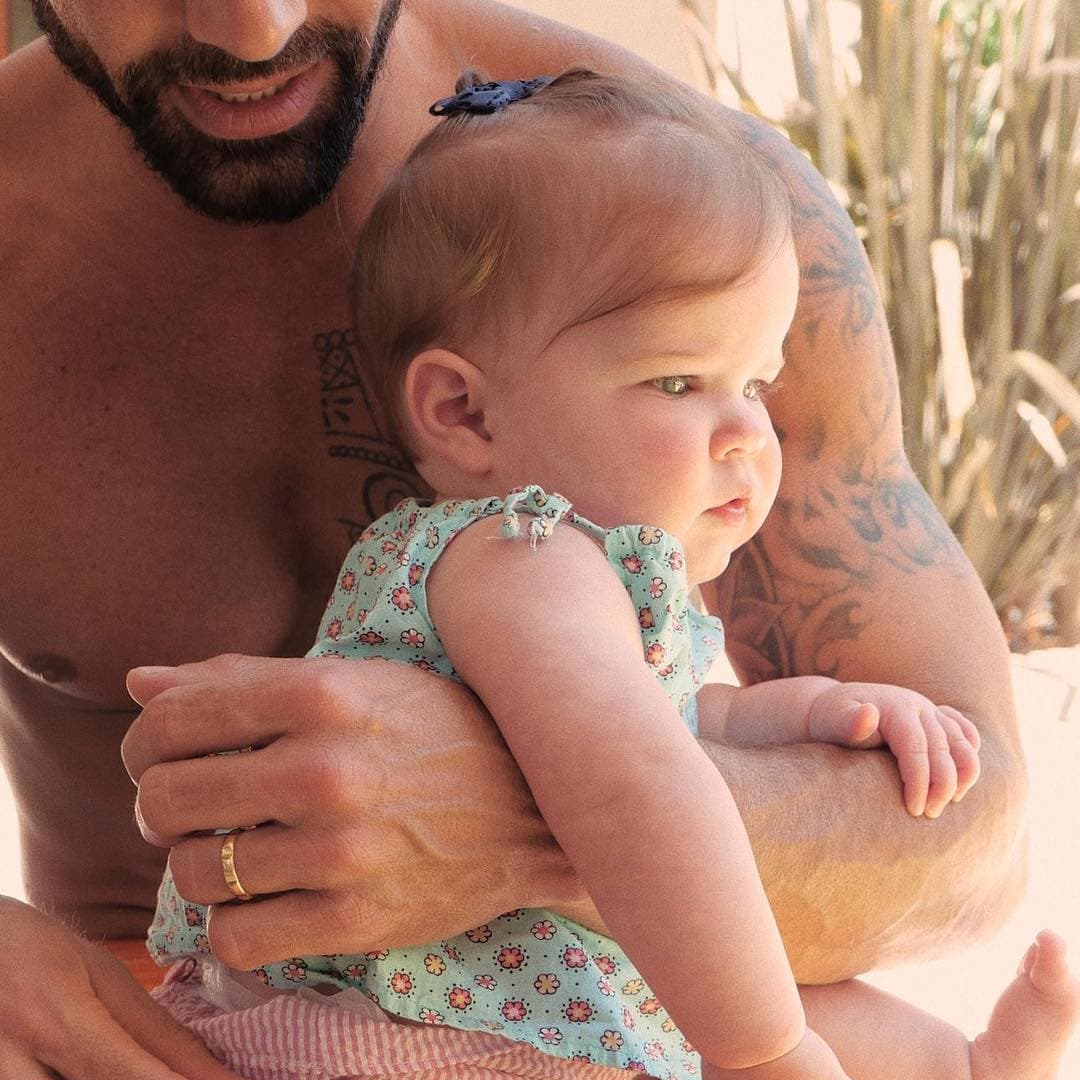 “La luz de mis ojos #Lucía”, fue el texto que eligió Ricky Martín para compartir en su cuenta oficial de Instagram la primera imagen de su hija el pasado 8 de agosto.