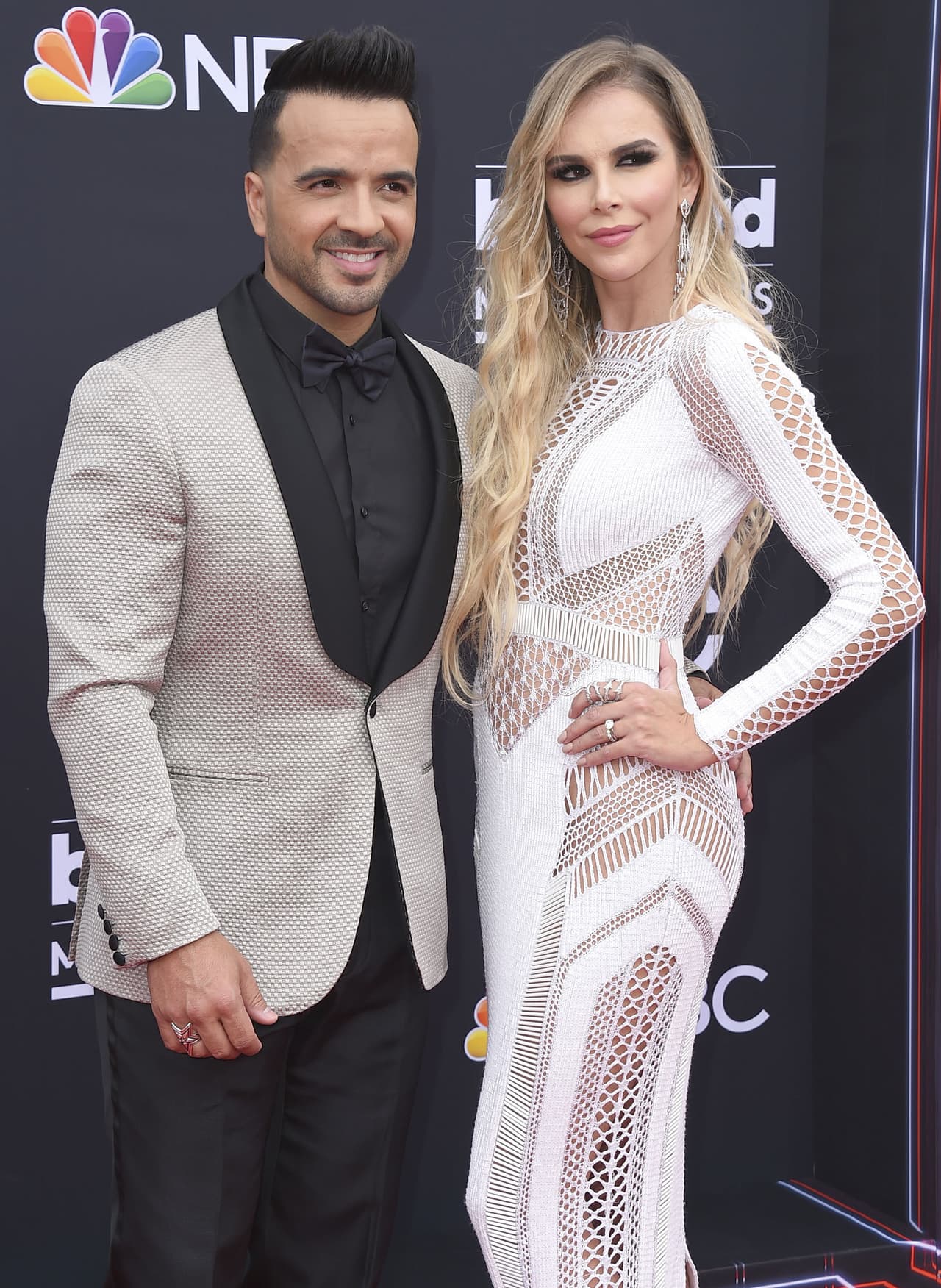 El éxito de "Despacito" aún sigue para Luis Fonsi, quien fue acompañado por su esposa Agueda López.