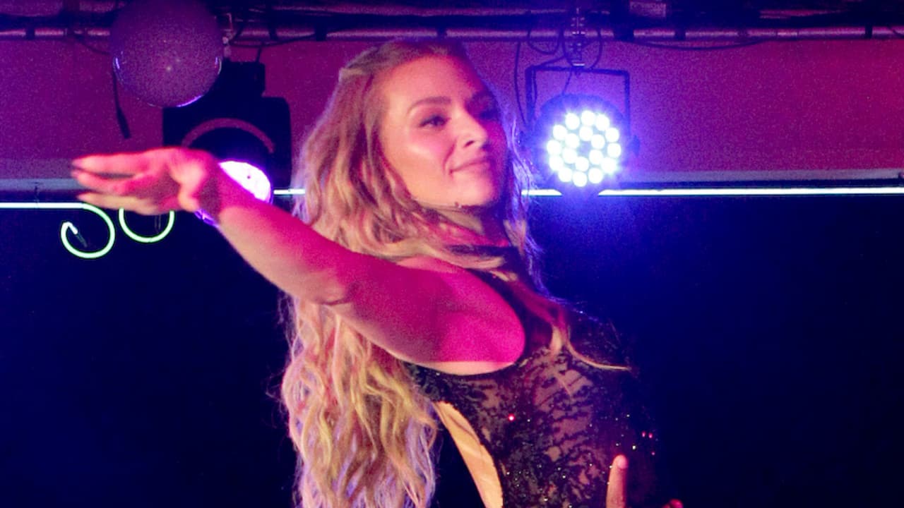 Irina Baeva ha recibido fuerte críticas por su desempeño en la obra 'Aventurera'.