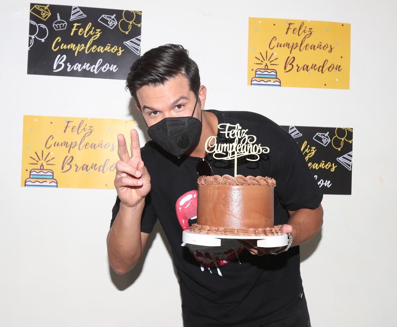 Brandon Peniche celebra su cumpleaños 35 con protagónico de telenovela