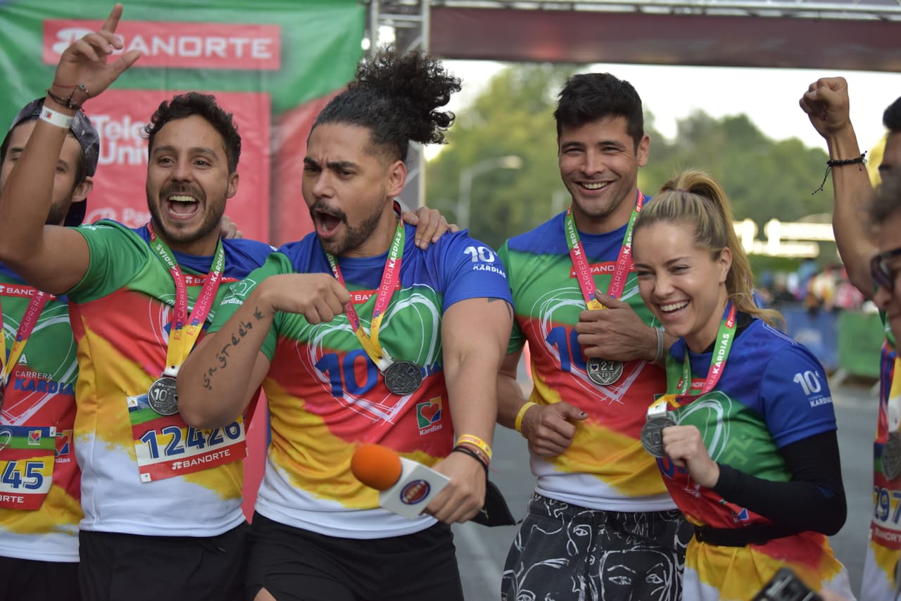 Julio Ron, Fer Sagreeb, Moisés Peñaloza y Pía Sanz fueron algunas de las celebridades que se dieron cita en la décima Carrera Kardias y quienes se mostraron emocionados por terminar los circuitos en los que participaron.