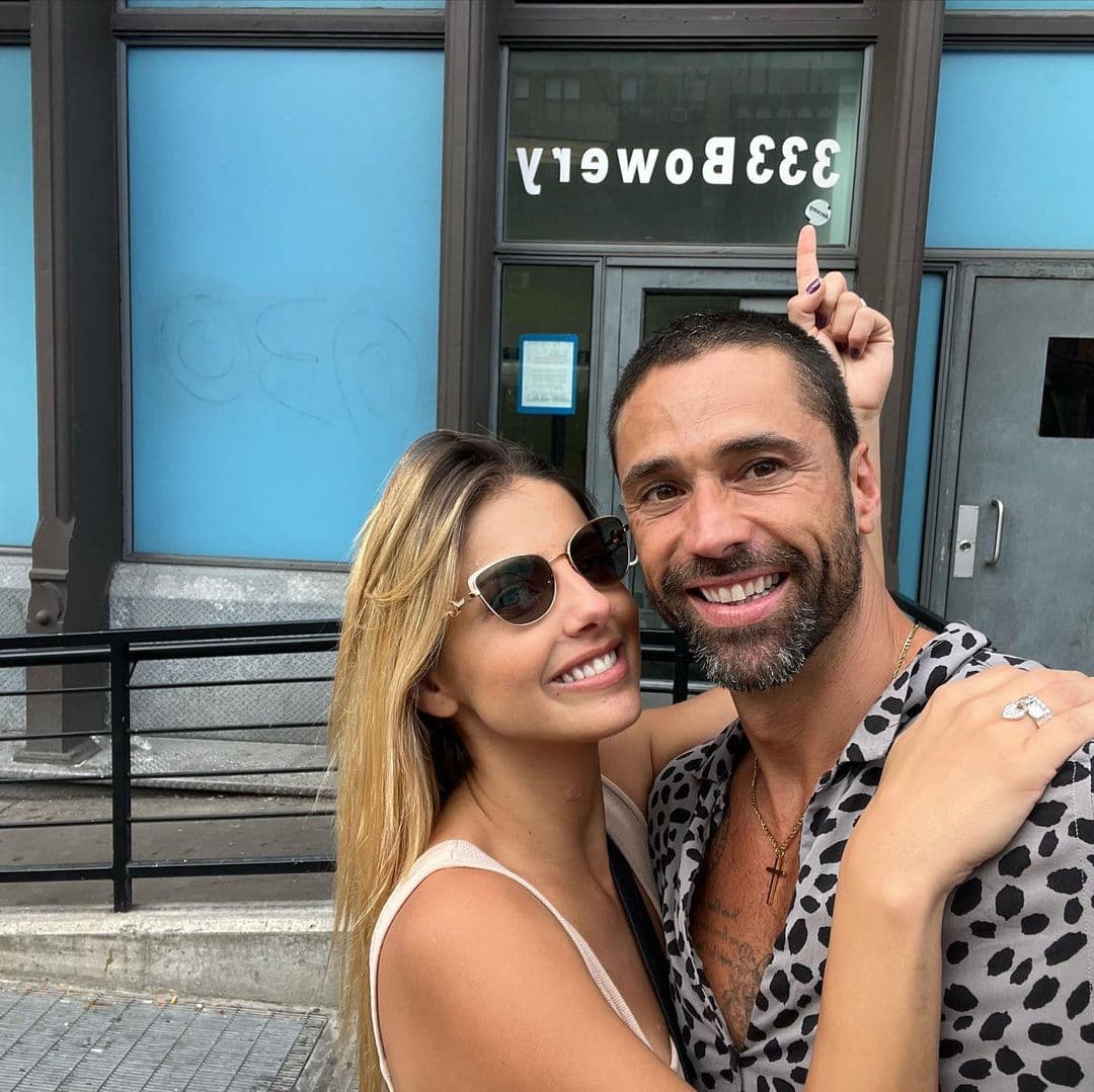 Michelle Renaud y Matías Novoa muestran su primer árbol de Navidad