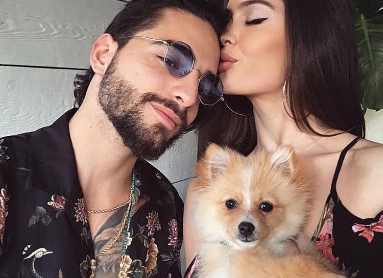 Maluma y Natalia Barulich estuvieron 2 años juntos. Al parecer su relación terminó en noviembre del 2019 pero no fue hasta los primeros meses de enero que la modelo decidió hablar del tema en el podcast de un amigo y ahí contó que su separación vino porque ella sentía que él no se entregaba de la misma manera que ella. Además de que se dio cuenta de que había habido violencia emocional entre los dos. Maluma no dio declaraciones al respecto, pero alrededor de la ruptura surgió un escándalo cuando el futbolista Neymar, actual pareja de Natalia, puso 'Hawái' (canción de Maluma) en la celebración después de un partido. Lo demás es historia.